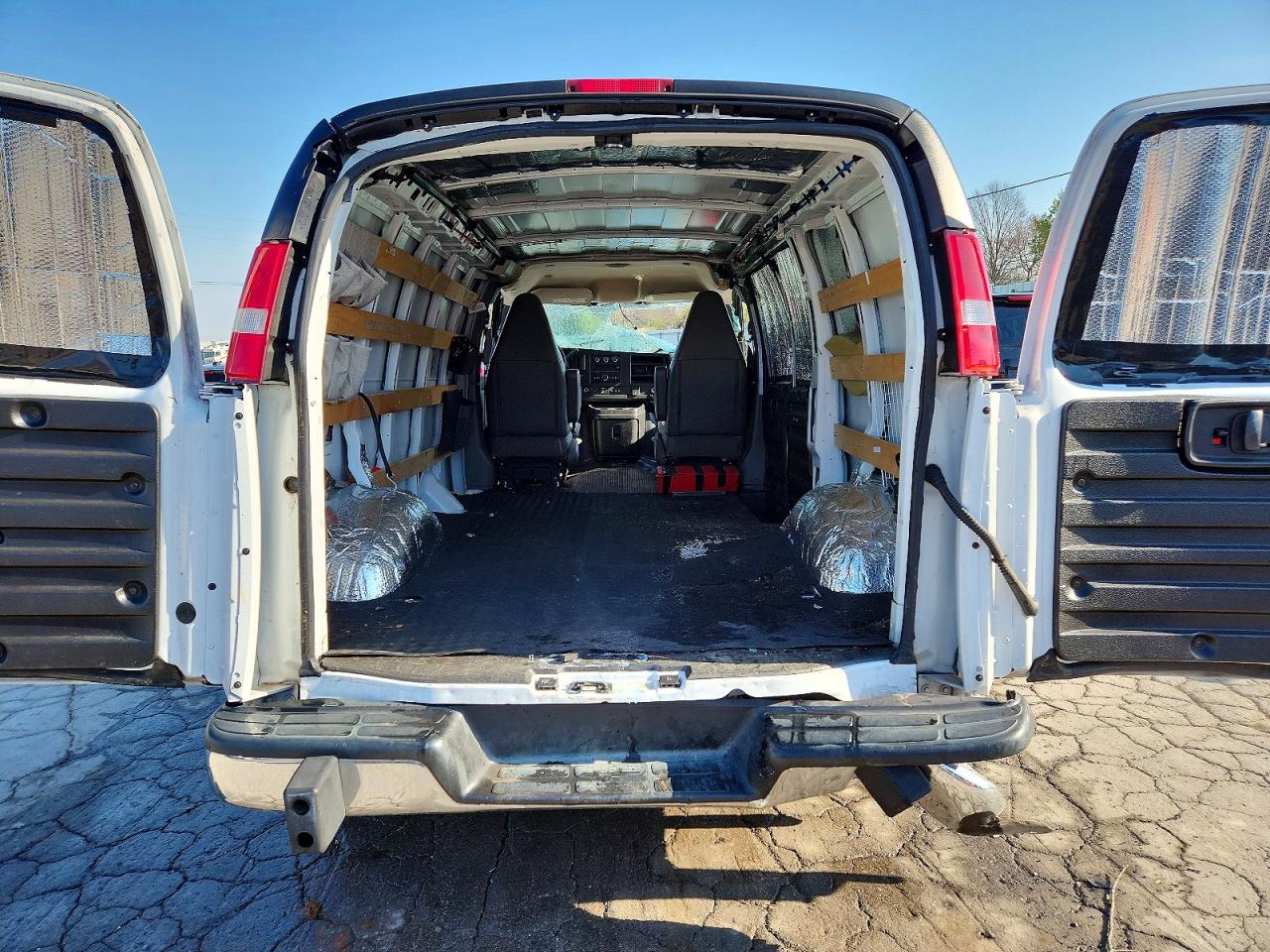 GMC Savana 2020 — 10