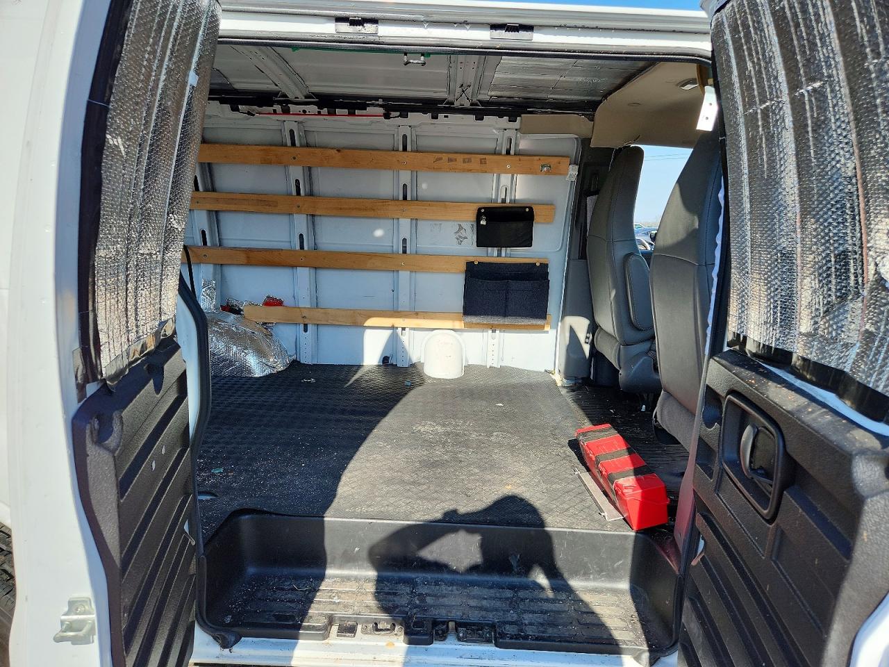 GMC Savana 2020 — 11