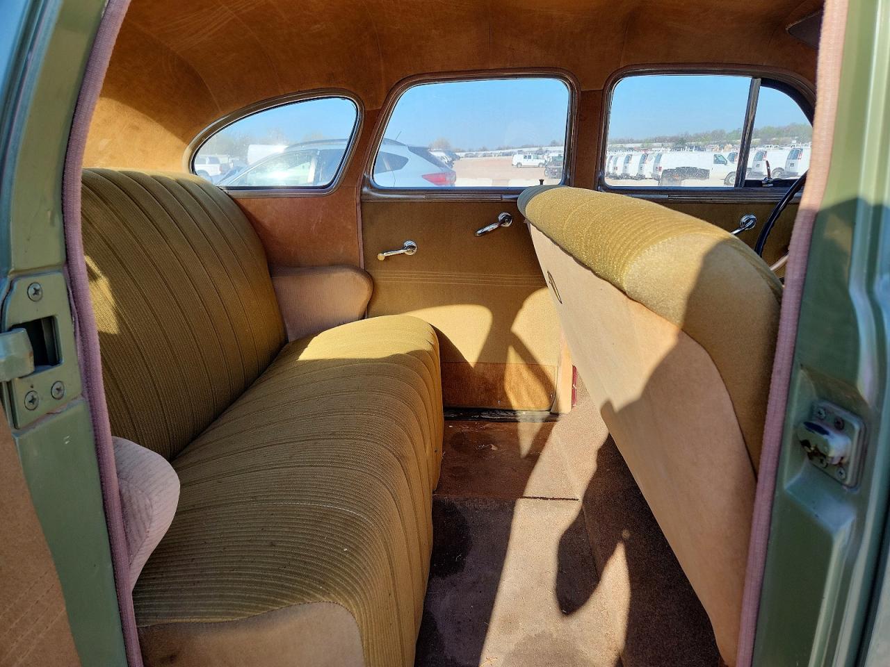 PLYM P15 1947 — 11
