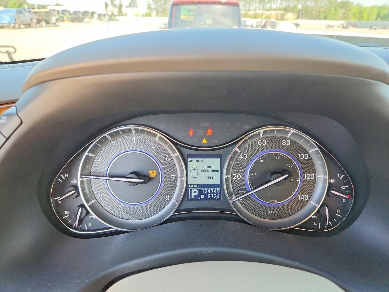 INFINITI QX56 2012 — 10