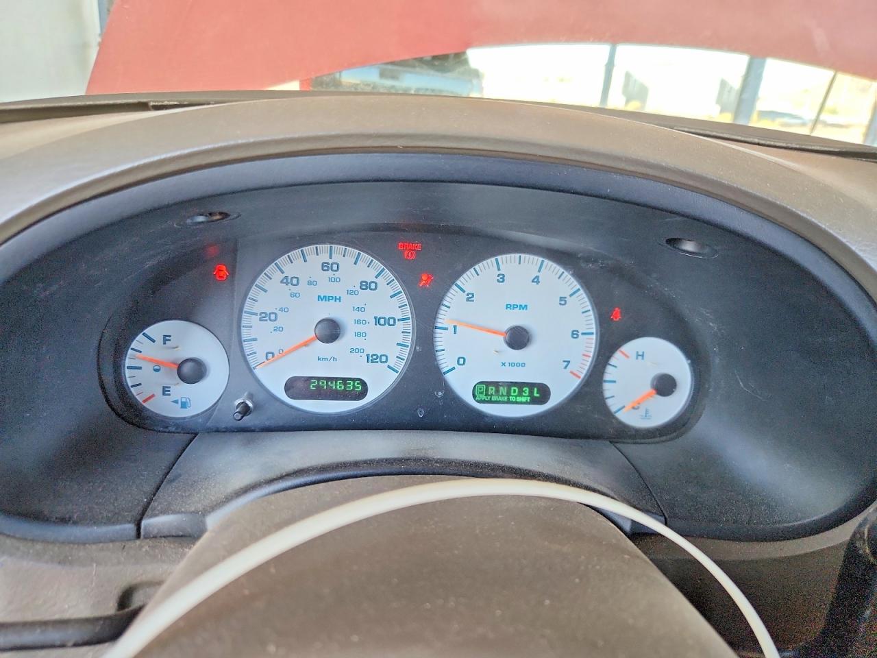 CHRYSLER TOWN & COUNTRY 2004 — 10