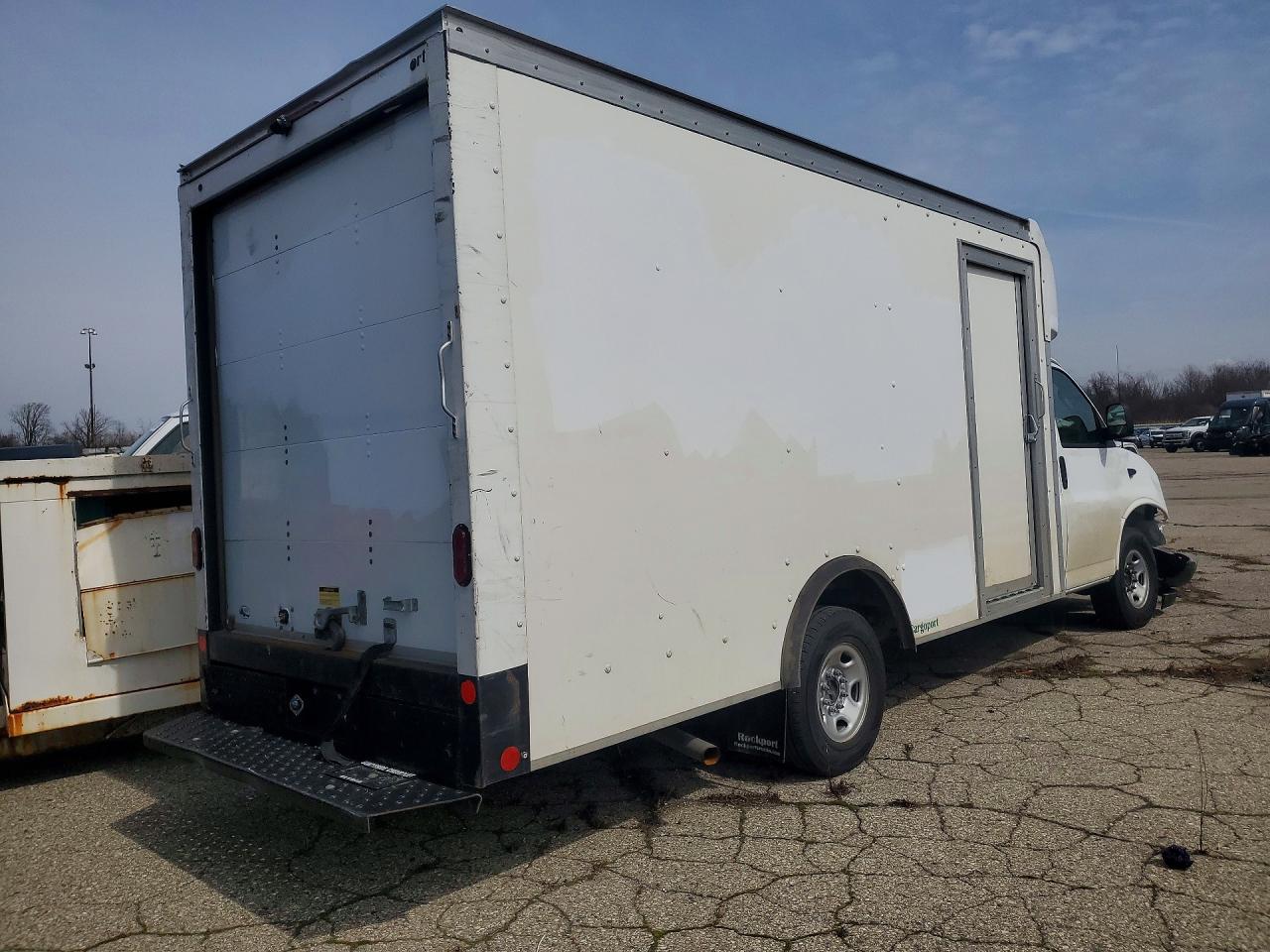 CHEVROLET EXPRESS G3500 2022 — 4