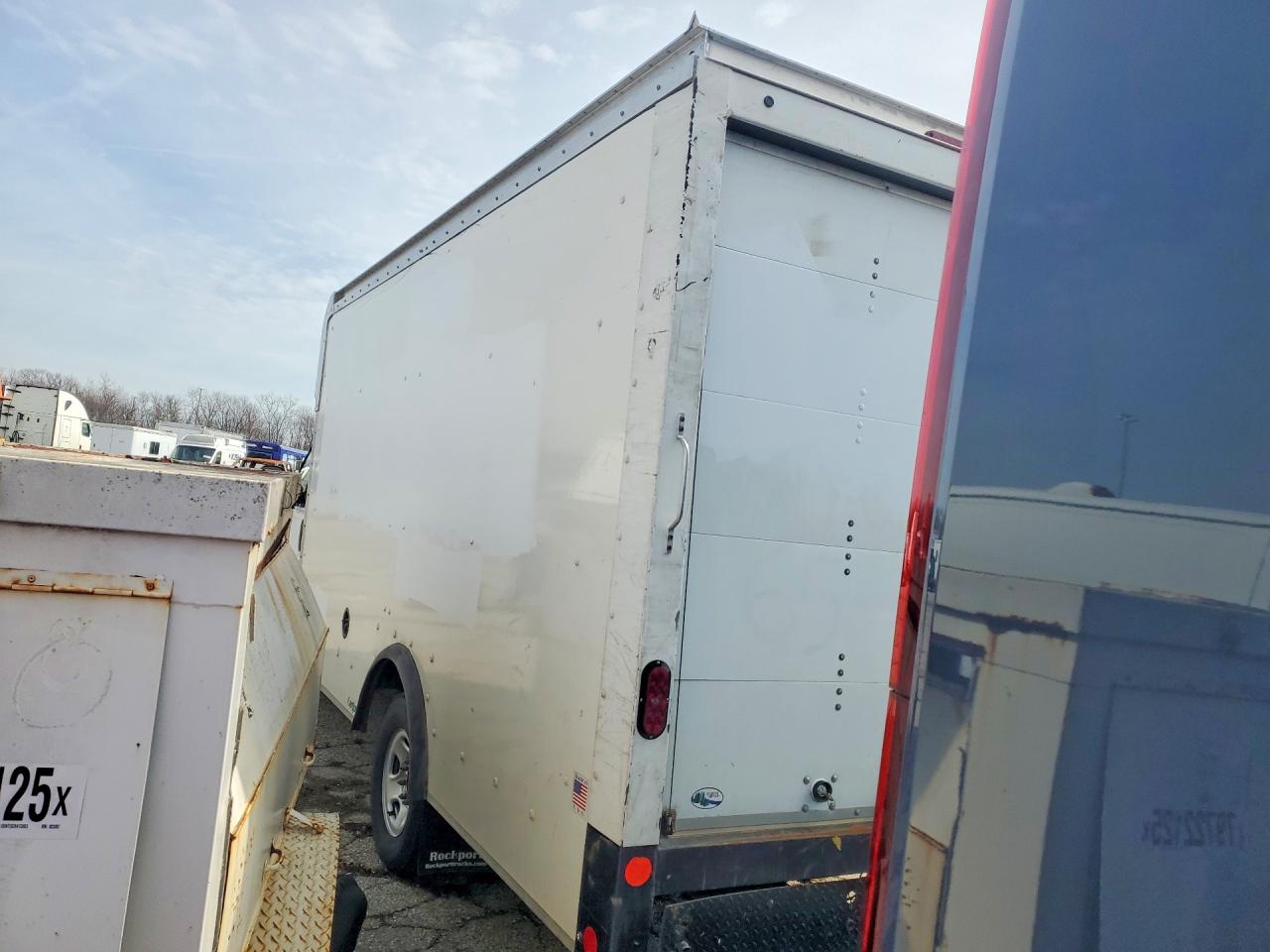 CHEVROLET EXPRESS G3500 2022 — 3