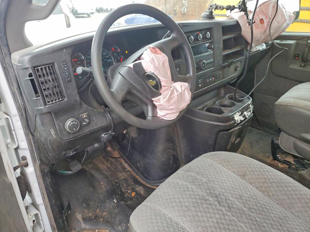 CHEVROLET EXPRESS G3500 2022 — 9