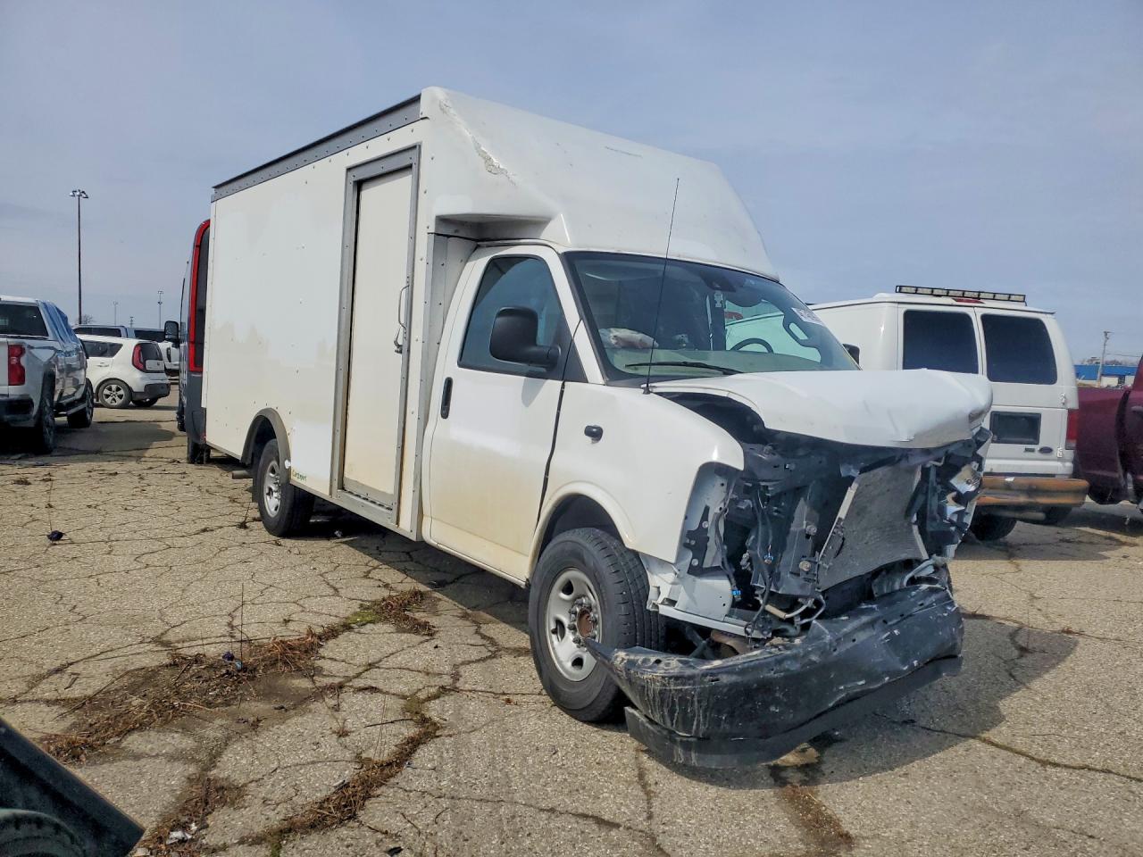 CHEVROLET EXPRESS G3500 2022 — 5