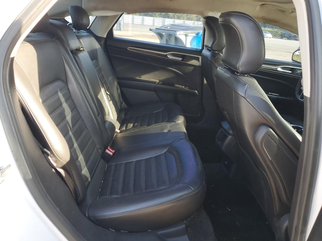 FORD FUSION 2016 — 11