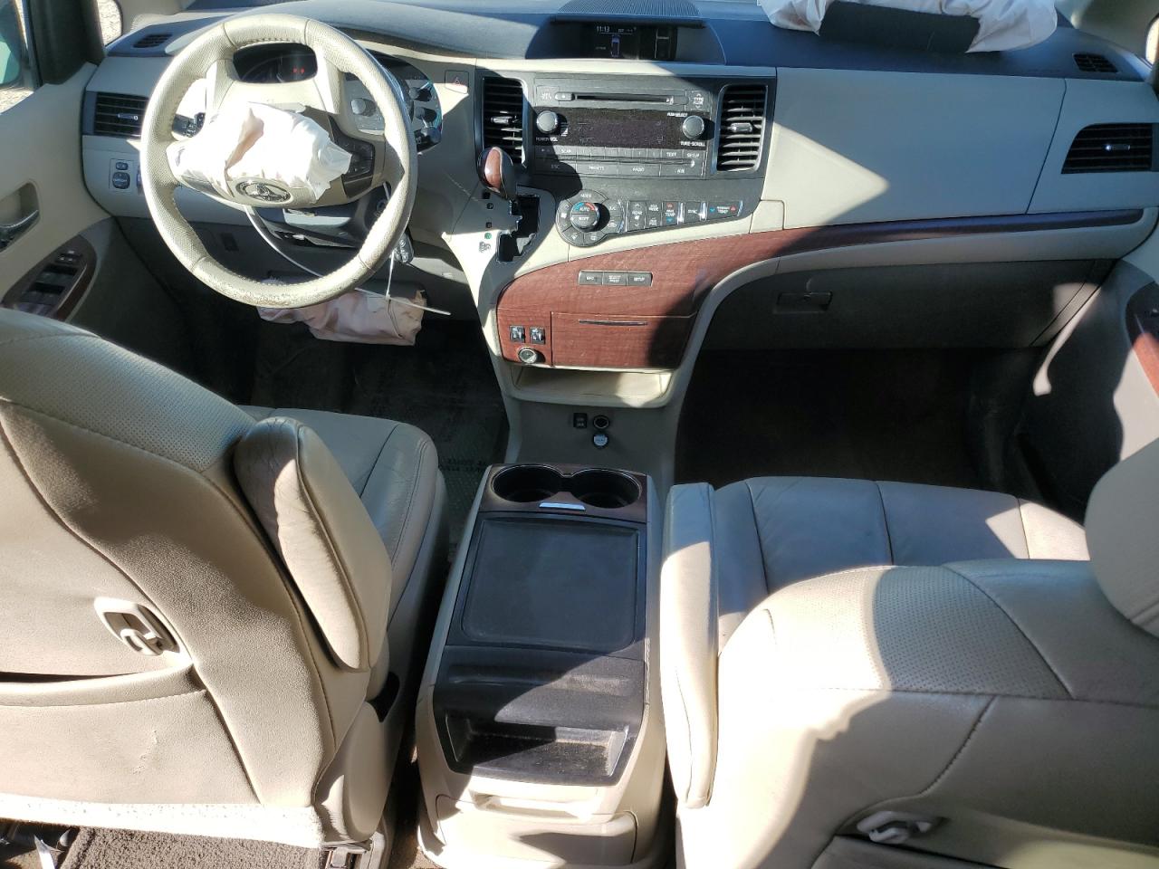 TOYOTA SIENNA 2013 — 9