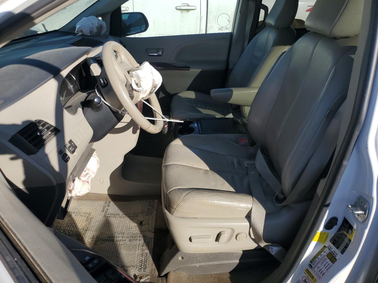 TOYOTA SIENNA 2013 — 8