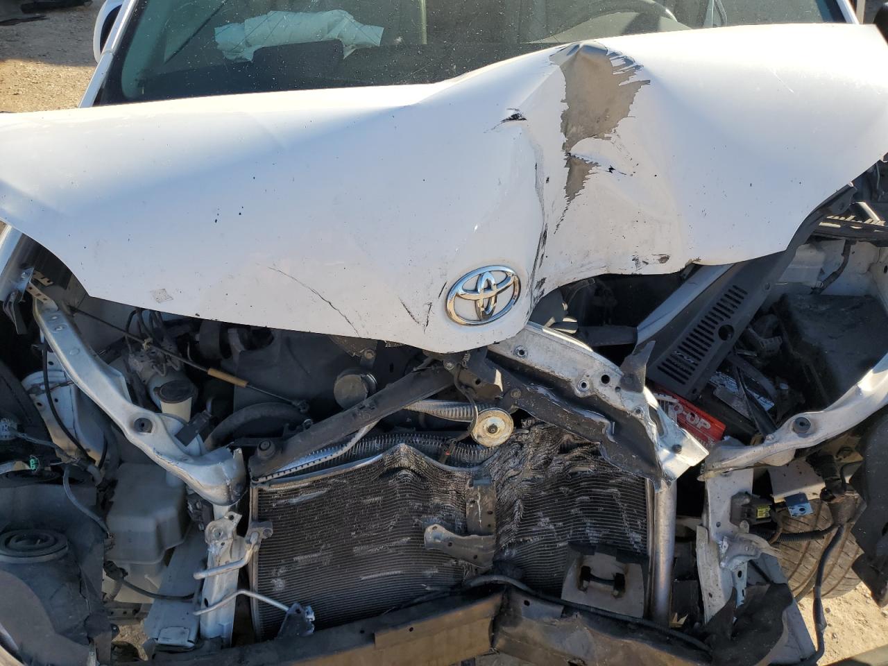 TOYOTA SIENNA 2013 — 13