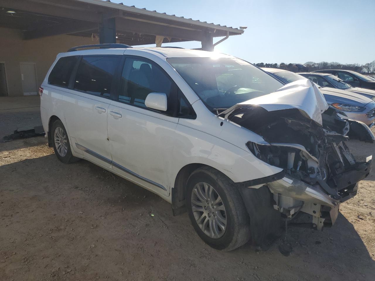 2013 TOYOTA SIENNA XLE