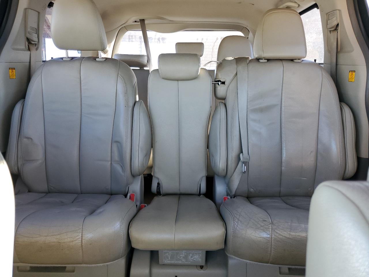 TOYOTA SIENNA 2013 — 11