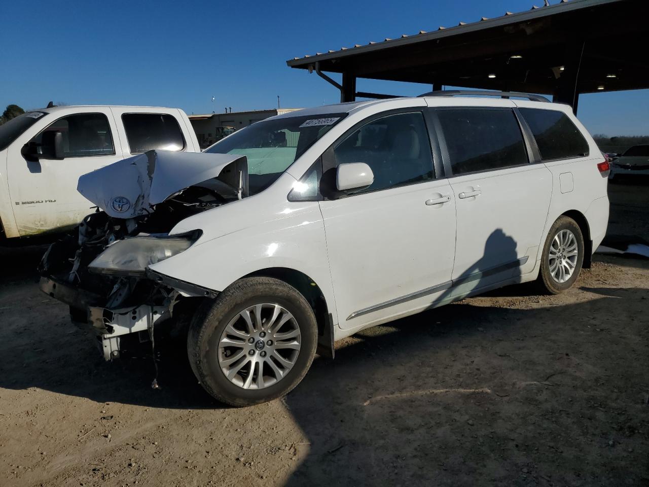 2013 TOYOTA SIENNA XLE