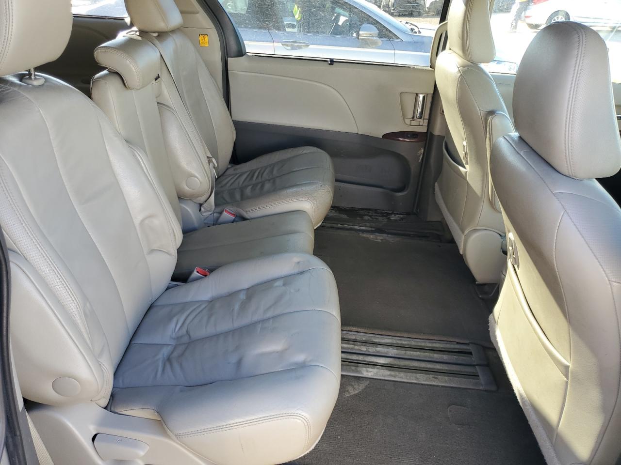 TOYOTA SIENNA 2013 — 12