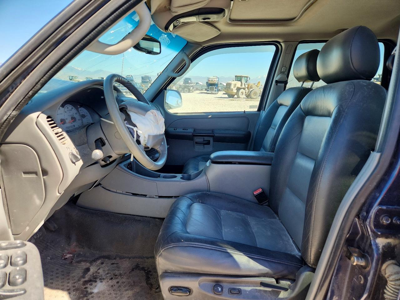 FORD EXPLORER SPORT TRAC 2003 — 8