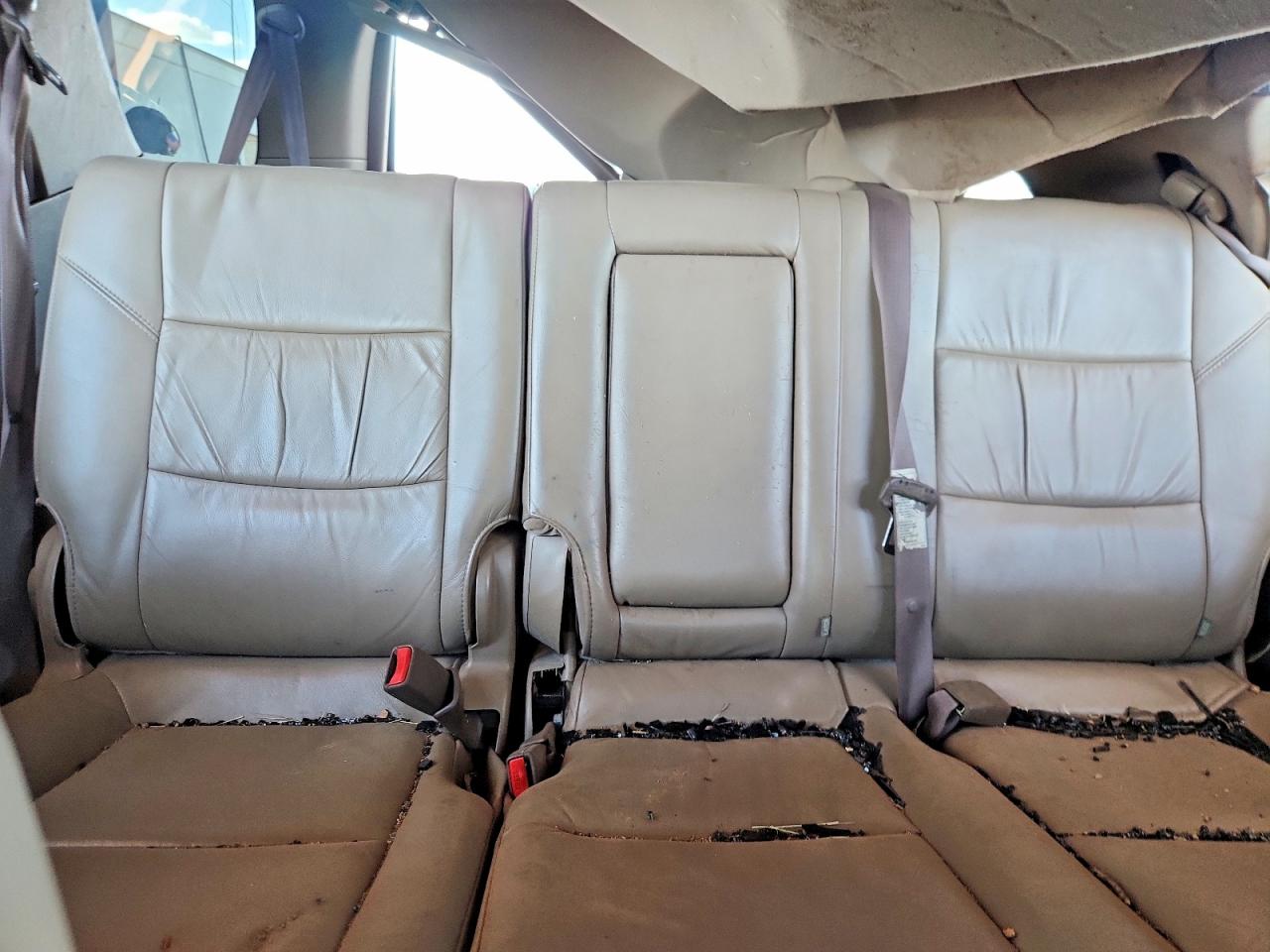 TOYOTA SEQUOIA 2002 — 11