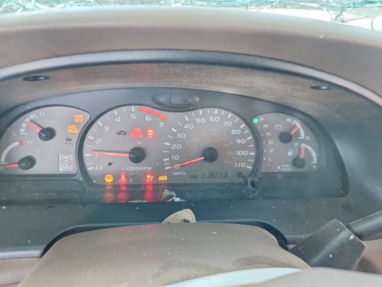 TOYOTA SEQUOIA 2002 — 10
