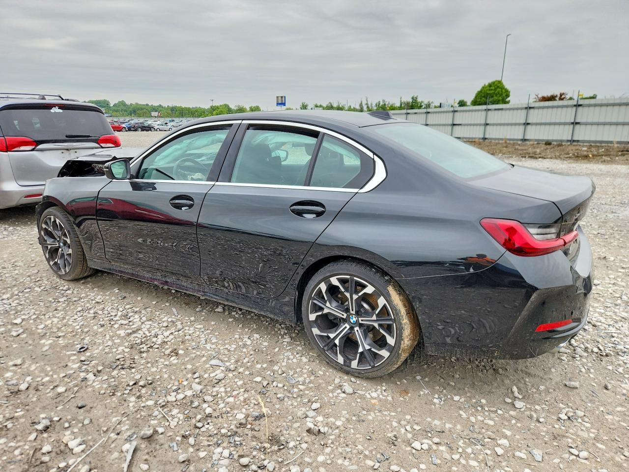 BMW 330XI 2025 — 3