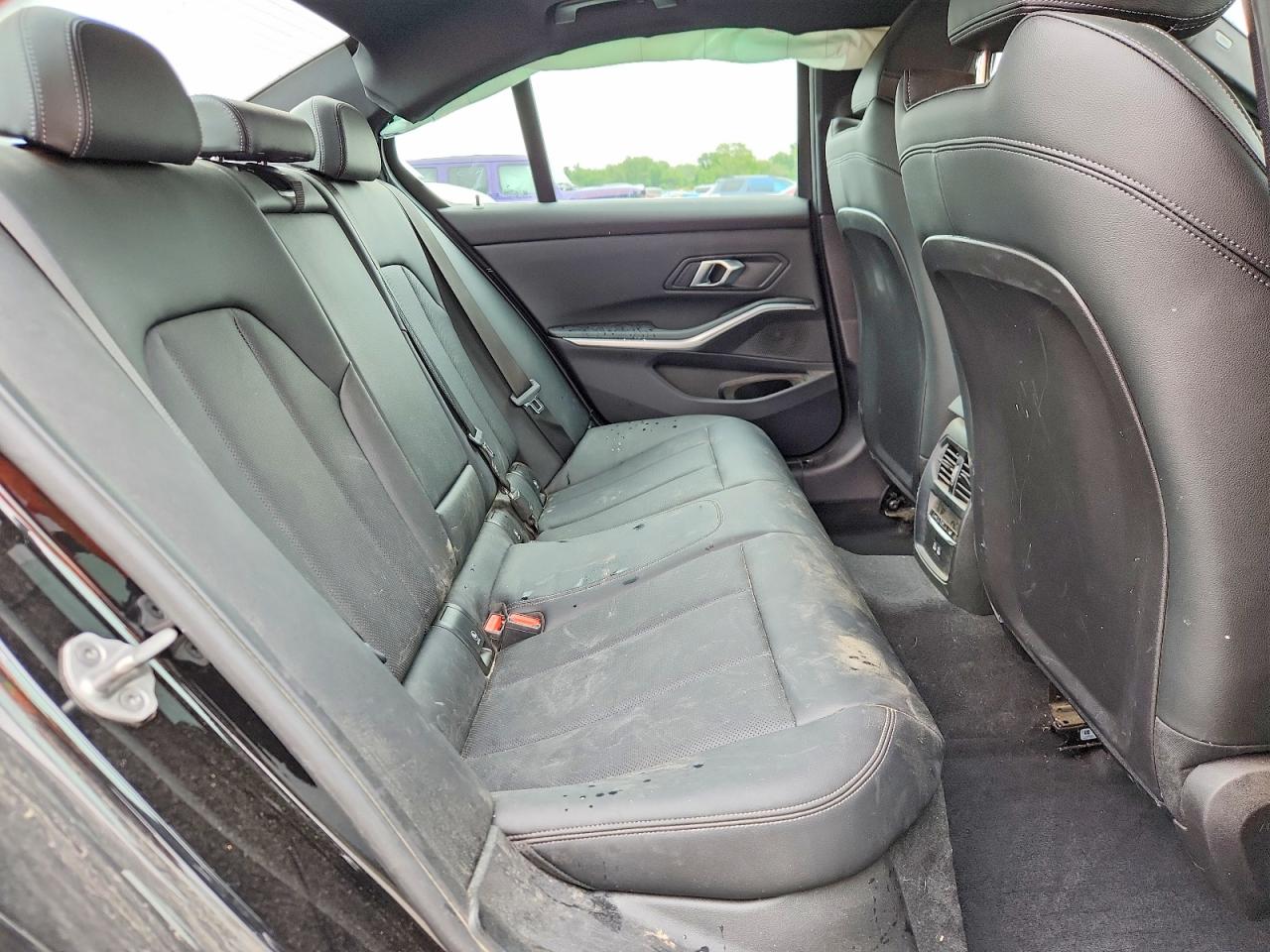 BMW 330XI 2025 — 11