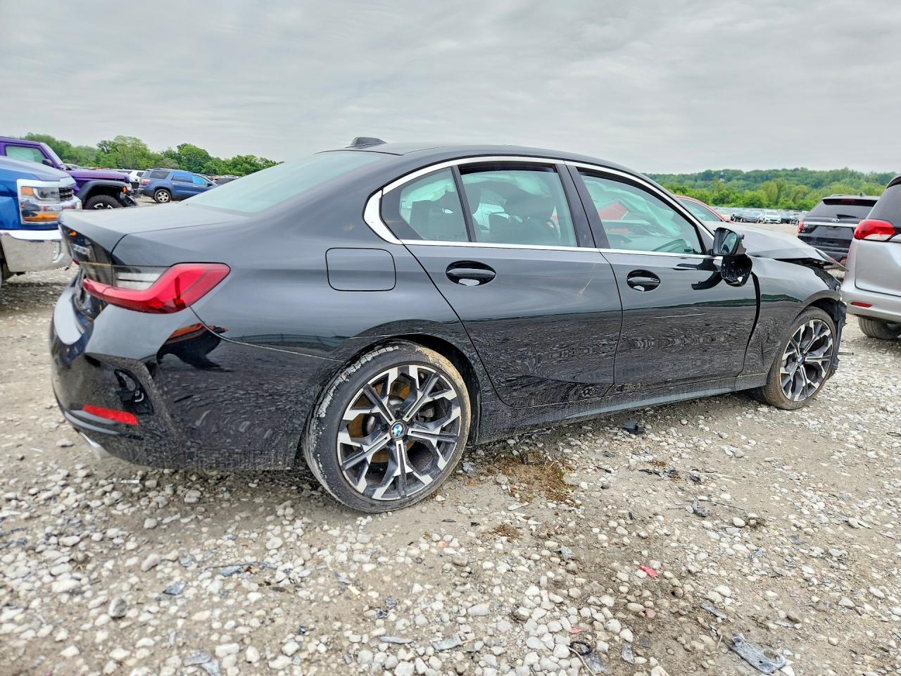 BMW 330XI 2025 — 4