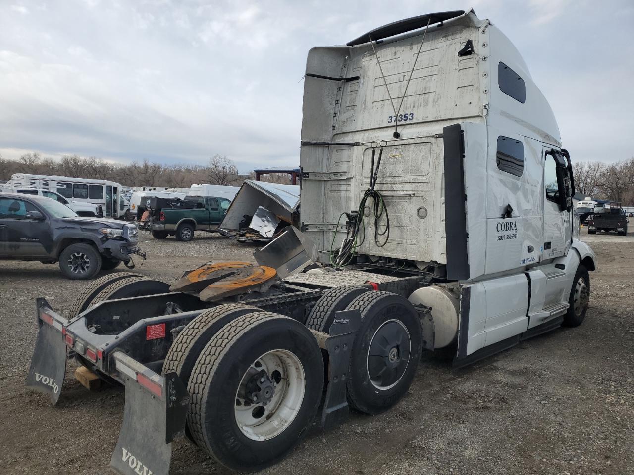 2023 VOLVO VNL