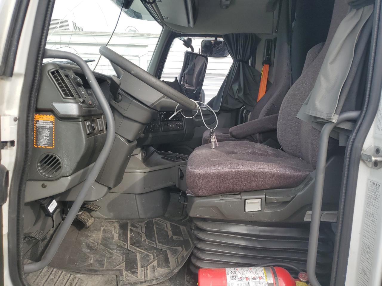 VOLVO VNL 2023 — 6