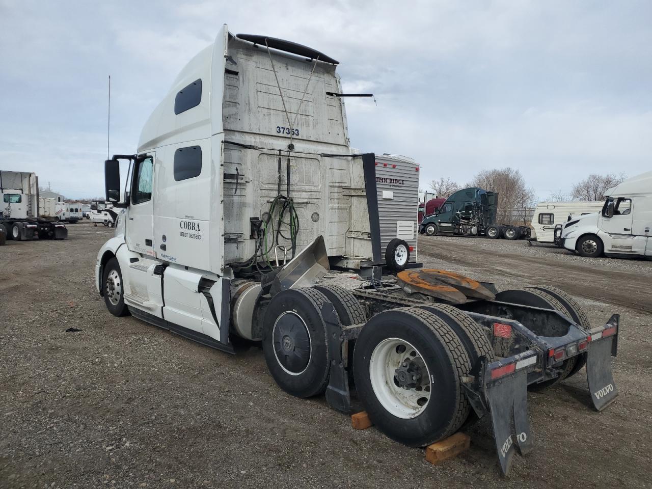 VOLVO VNL 2023 — 4