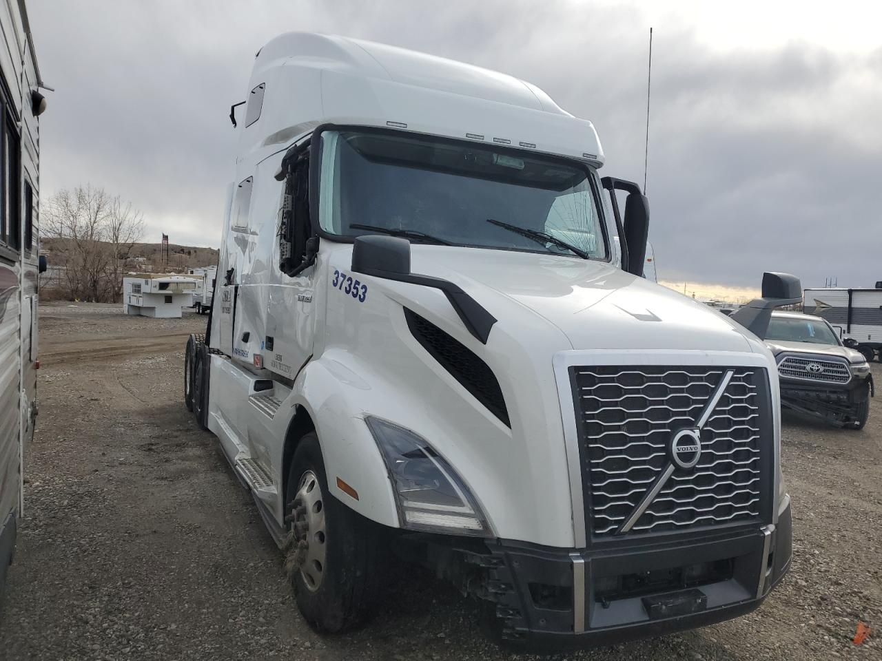 2023 VOLVO VNL
