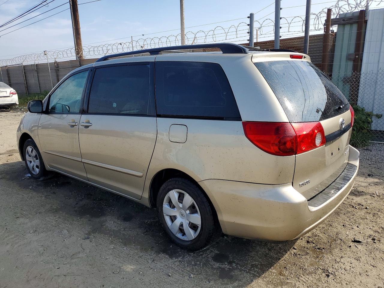 TOYT SIENNA 2006 — 3