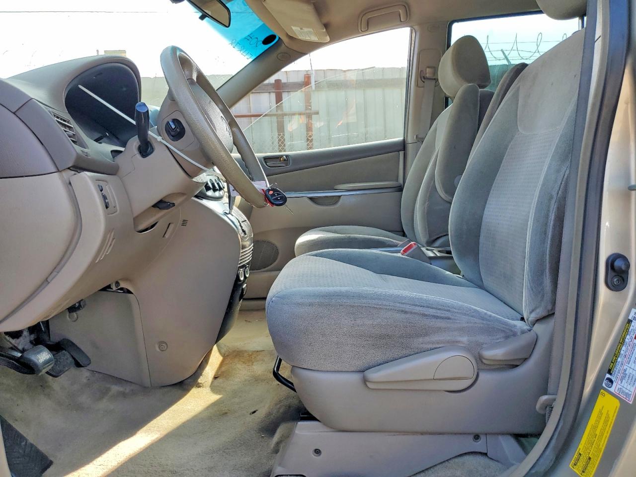 TOYT SIENNA 2006 — 8