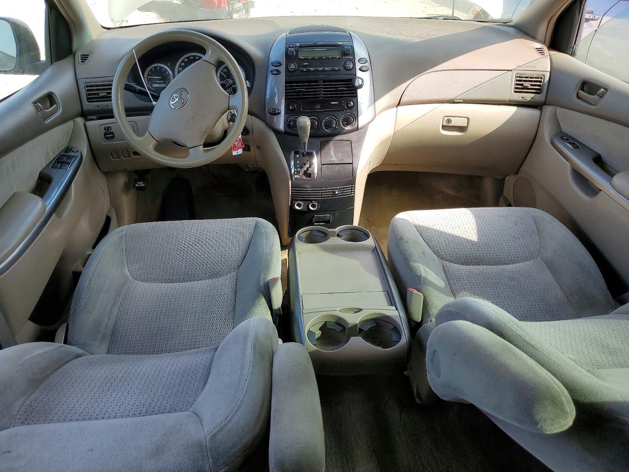 TOYT SIENNA 2006 — 9