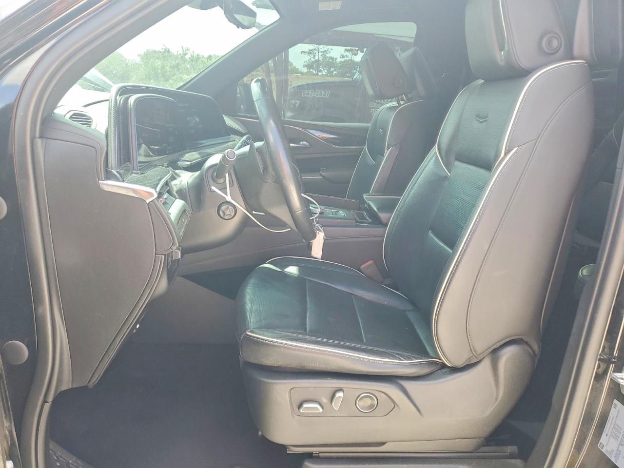 CADILLAC ESCALADE 2021 — 8
