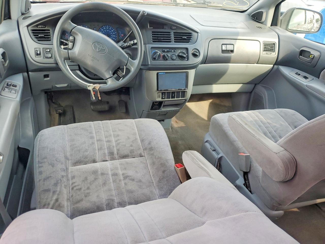 TOYOTA SIENNA 2001 — 9