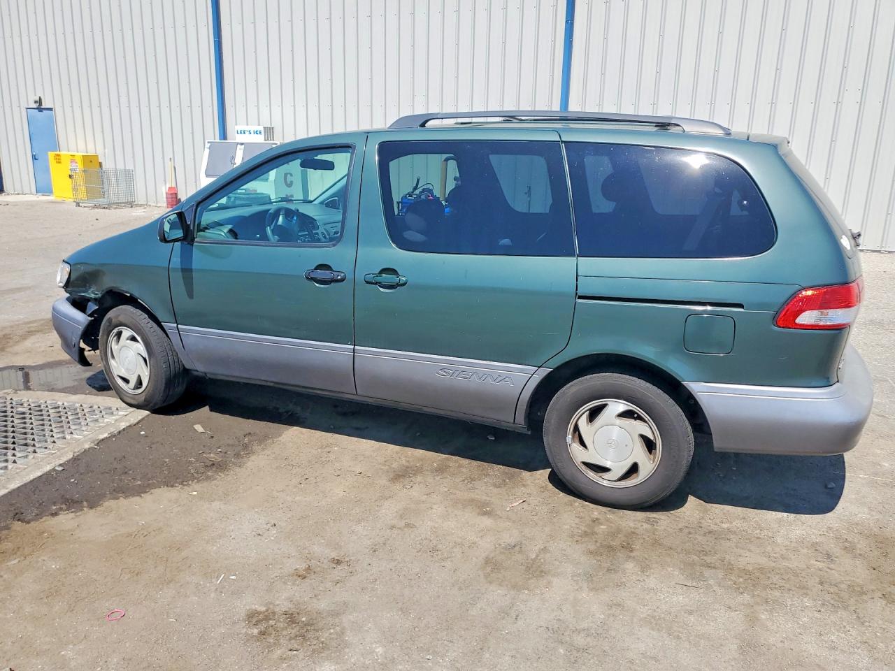 TOYOTA SIENNA 2001 — 3