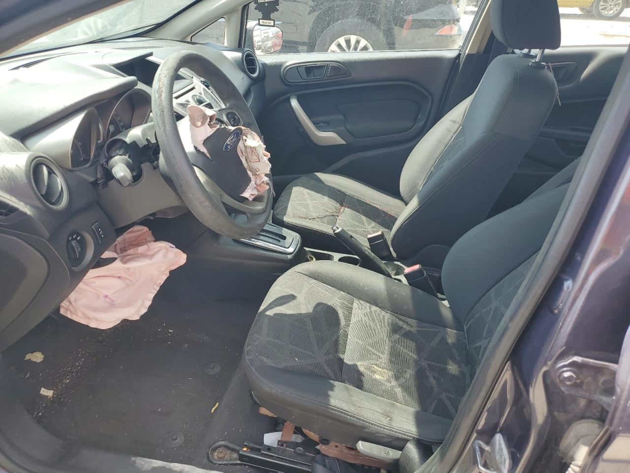 FORD FIESTA SE 2013 — 8
