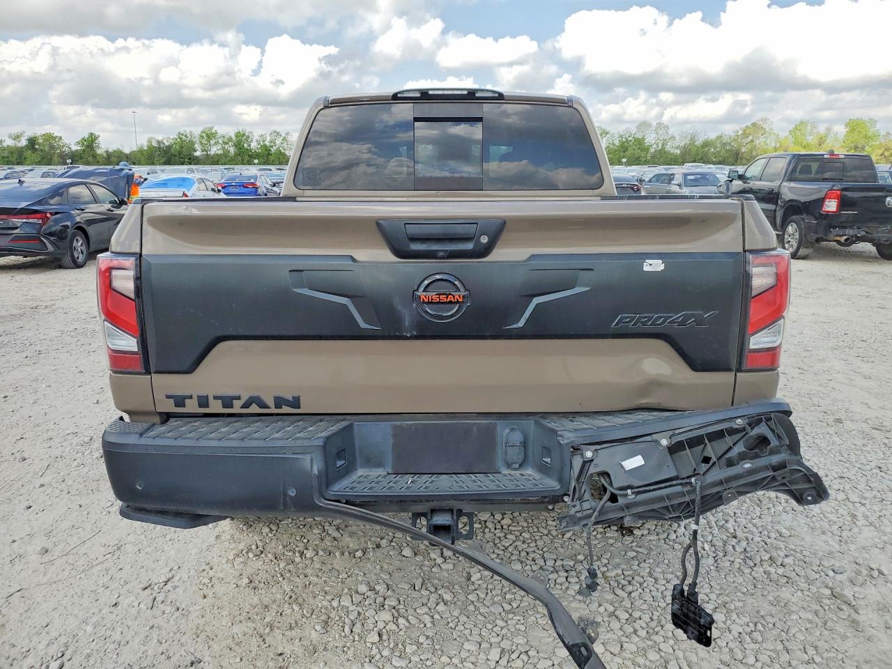 NISSAN TITAN 2021 — 7