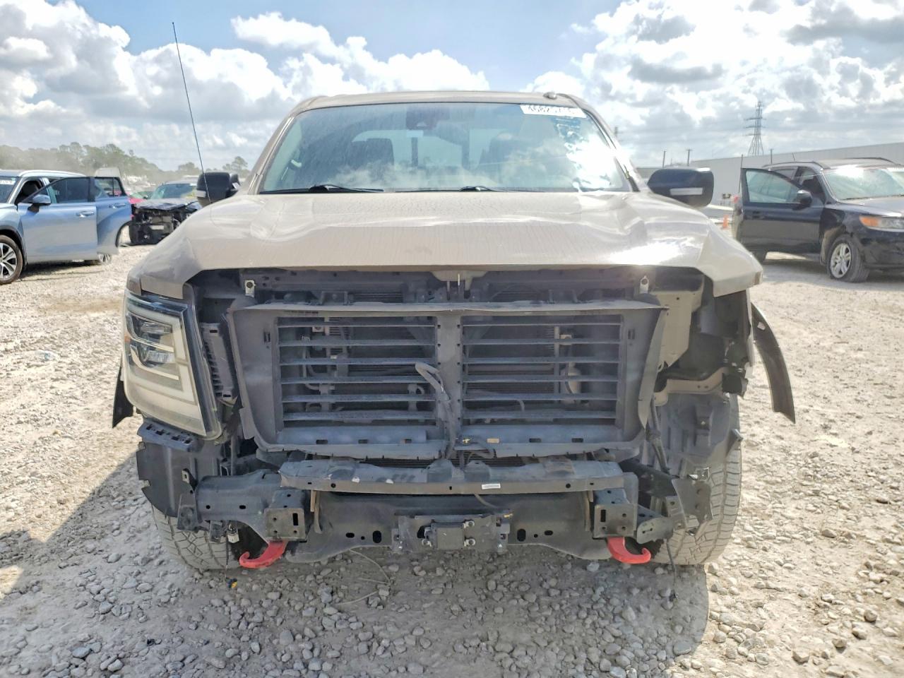 NISSAN TITAN 2021 — 6