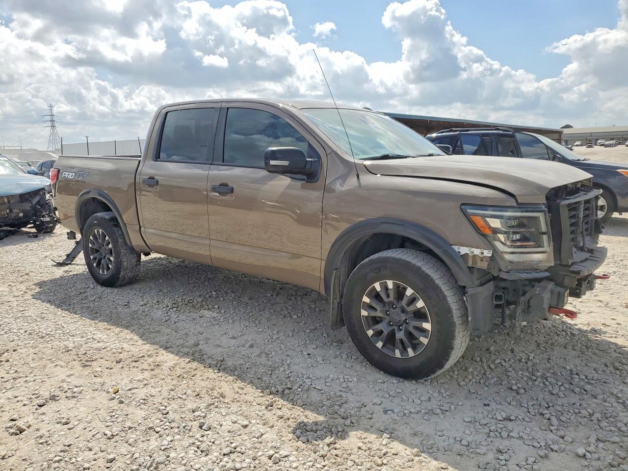 NISSAN TITAN 2021 — 5