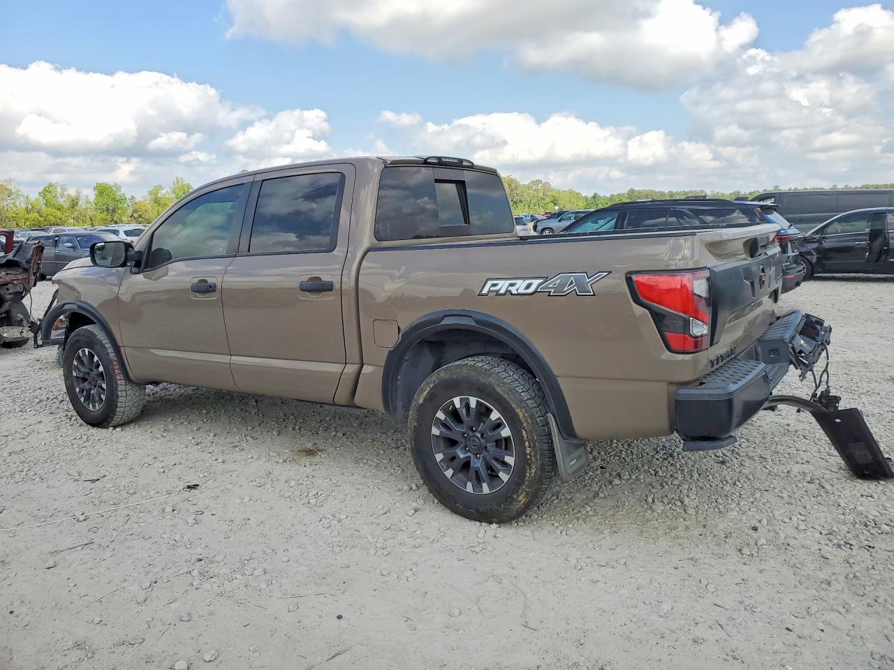 NISSAN TITAN 2021 — 3