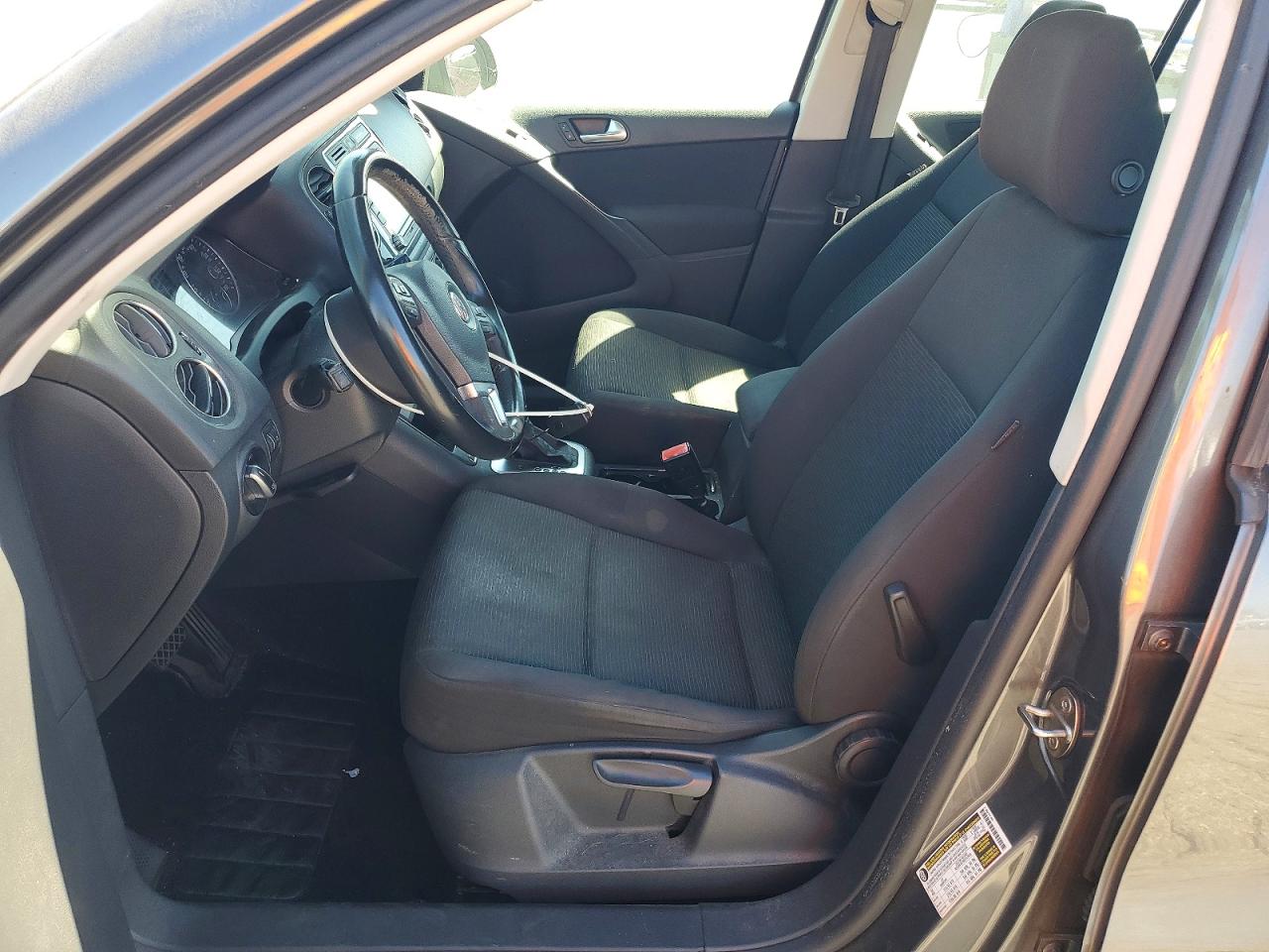 VOLKSWAGEN TIGUAN 2015 — 8