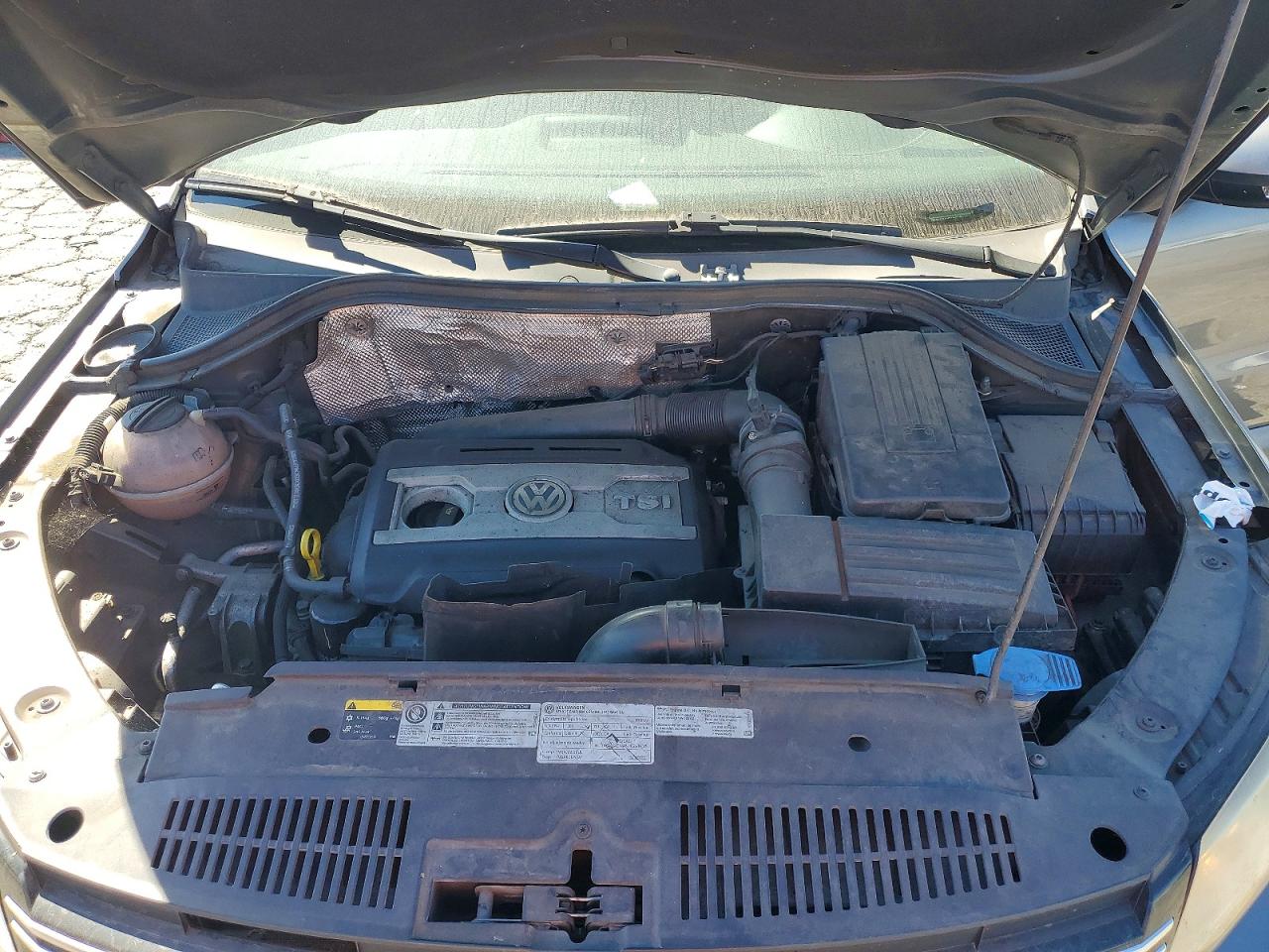 VOLKSWAGEN TIGUAN 2015 — 12