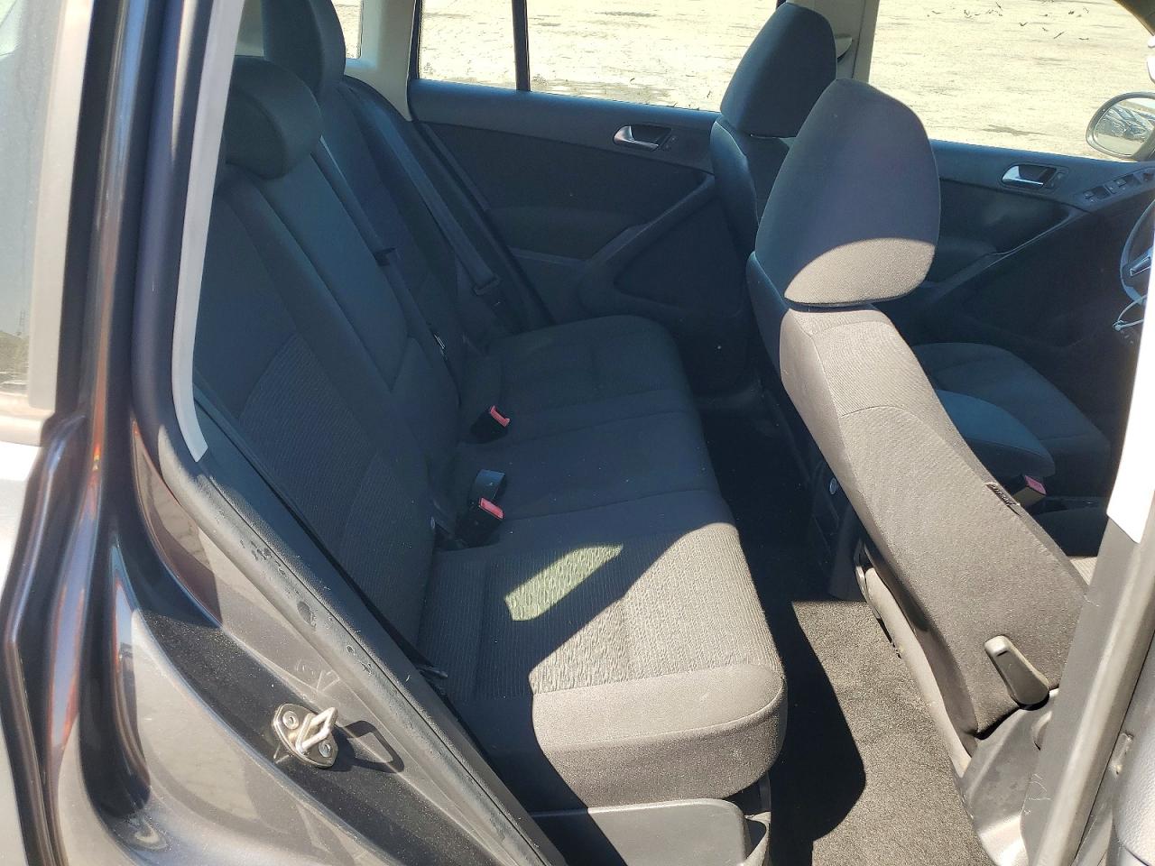 VOLKSWAGEN TIGUAN 2015 — 11