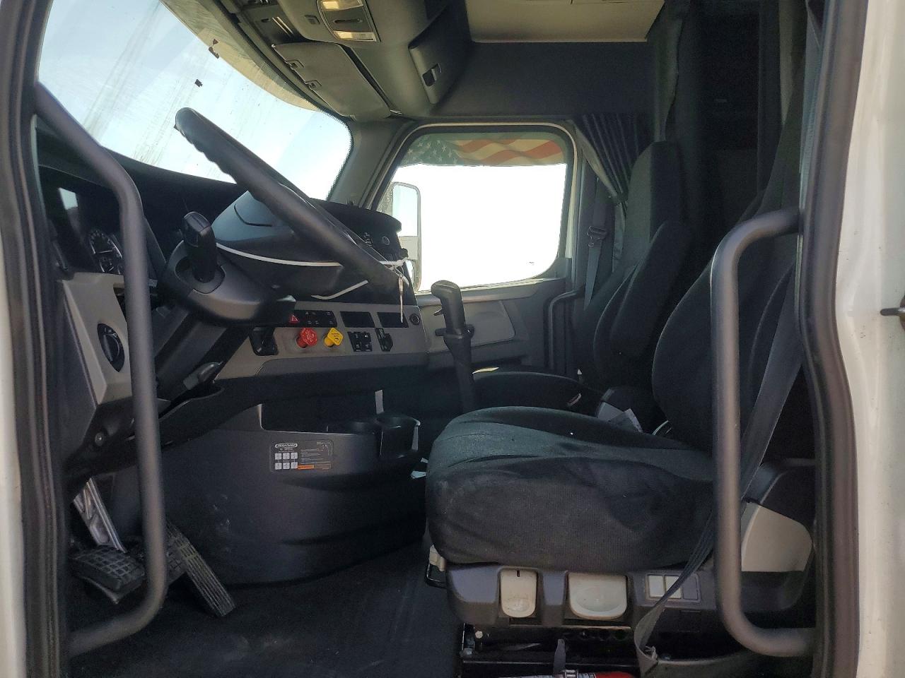 FREIGHTLINER CASCADIA 126 2018 — 6