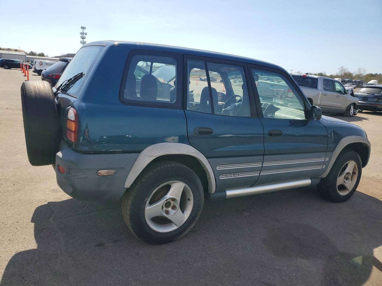 TOYT RAV4 1998 — 4