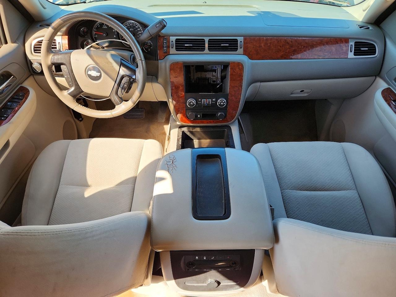 CHEVROLET SUBURBAN 2008 — 9