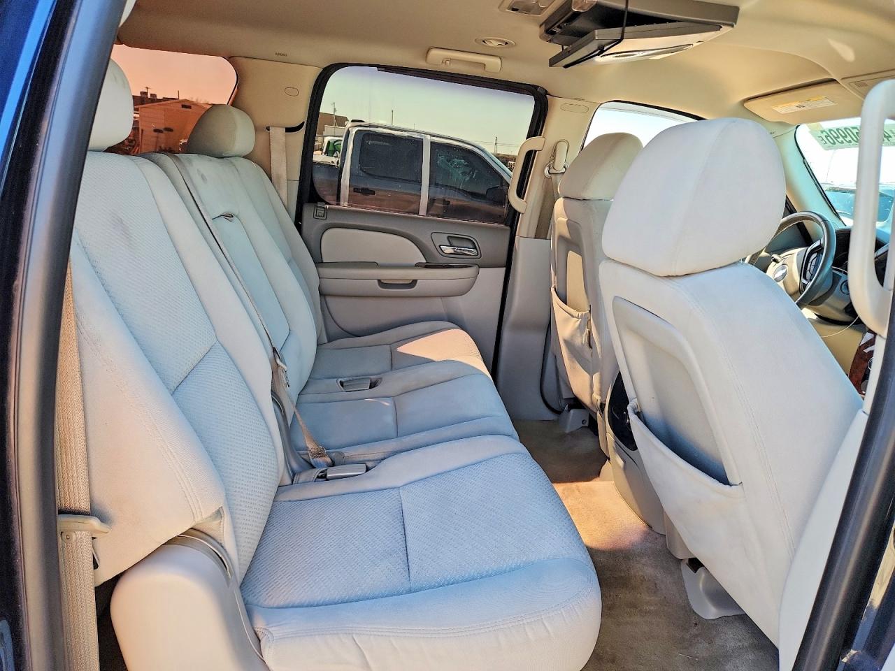 CHEVROLET SUBURBAN 2008 — 12