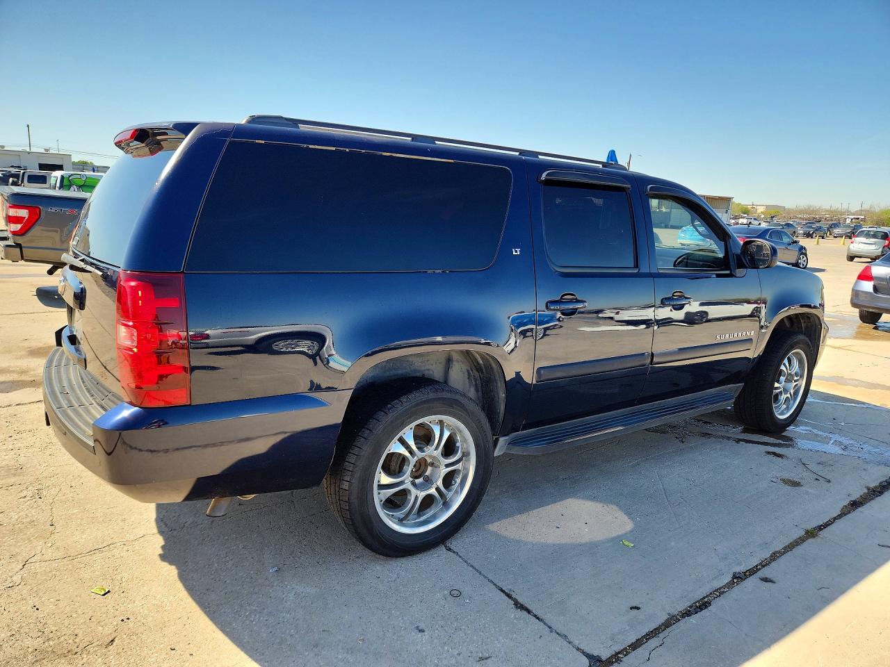 CHEVROLET SUBURBAN 2008 — 4