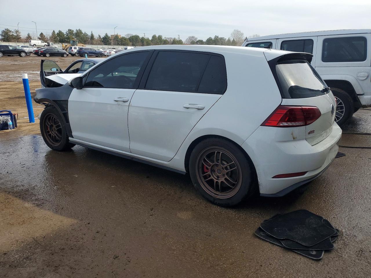 VOLKSWAGEN GTI 2019 — 3