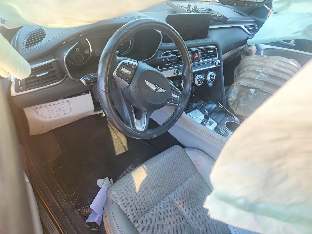 GENESIS G70 2023 — 9