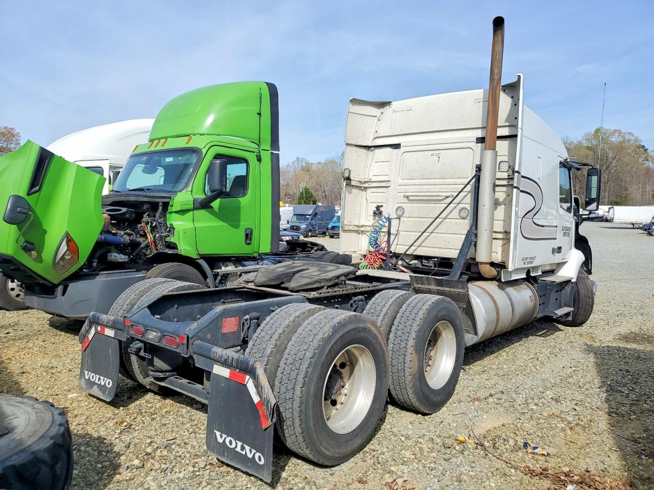 2023 VOLVO VNR