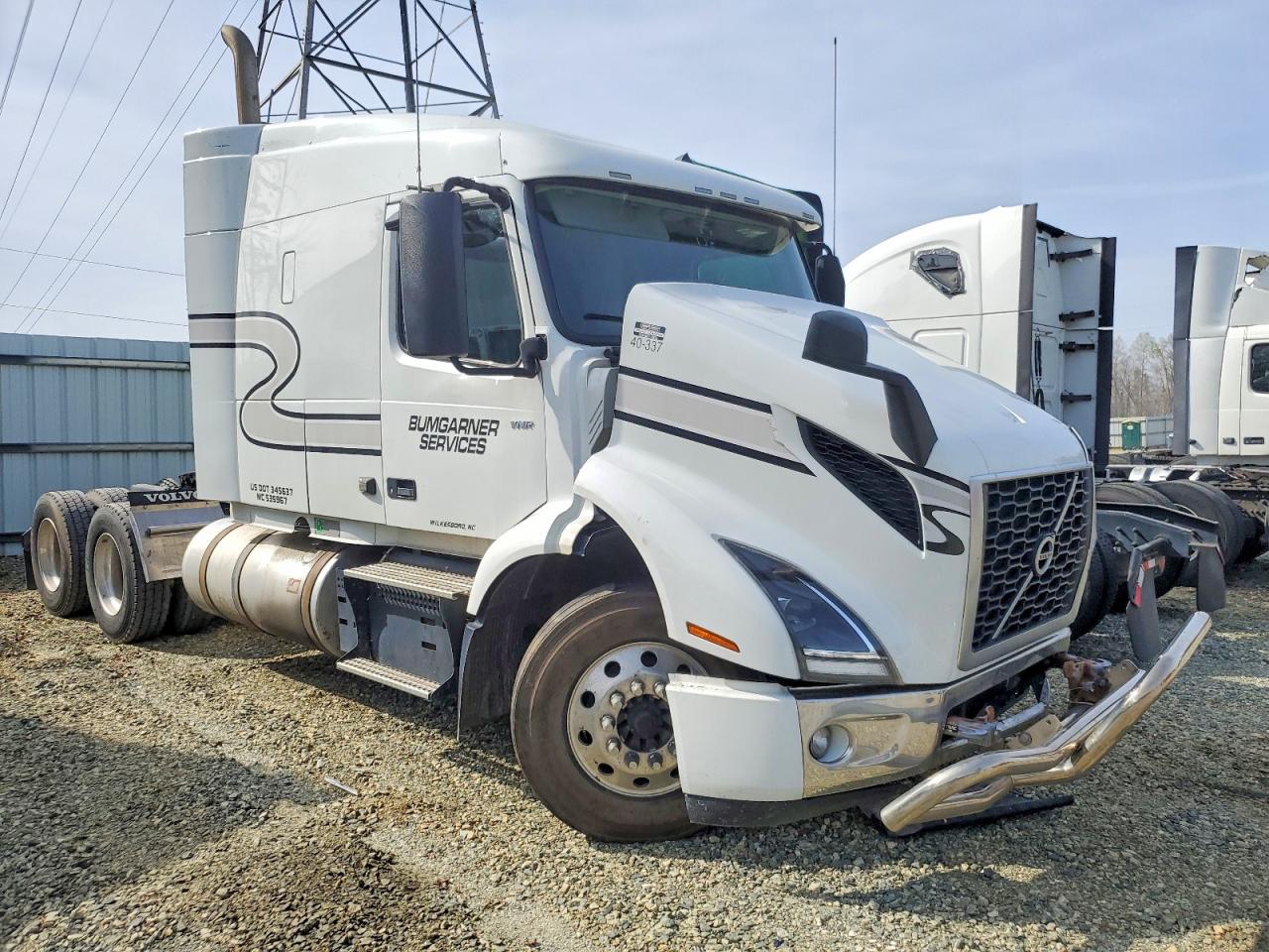 2023 VOLVO VNR